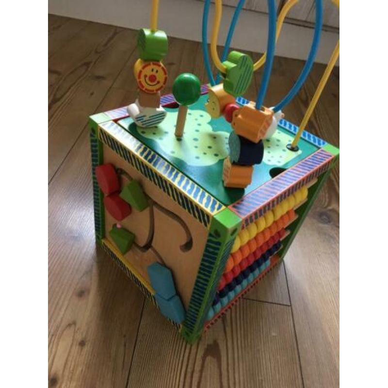 Houten speelkubus, activiteitenkubus