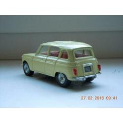 Renault 4. Model van het merk pilen. Model nieuwstaat.