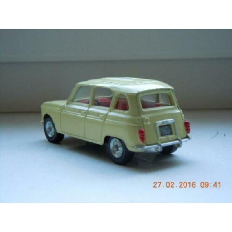 Renault 4. Model van het merk pilen. Model nieuwstaat.