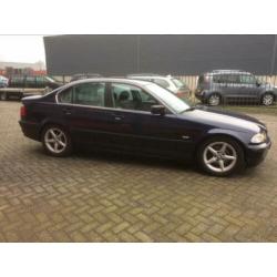 BMW 3-Serie 2.5 I 323 / 2000 Executive met Nwe APK!