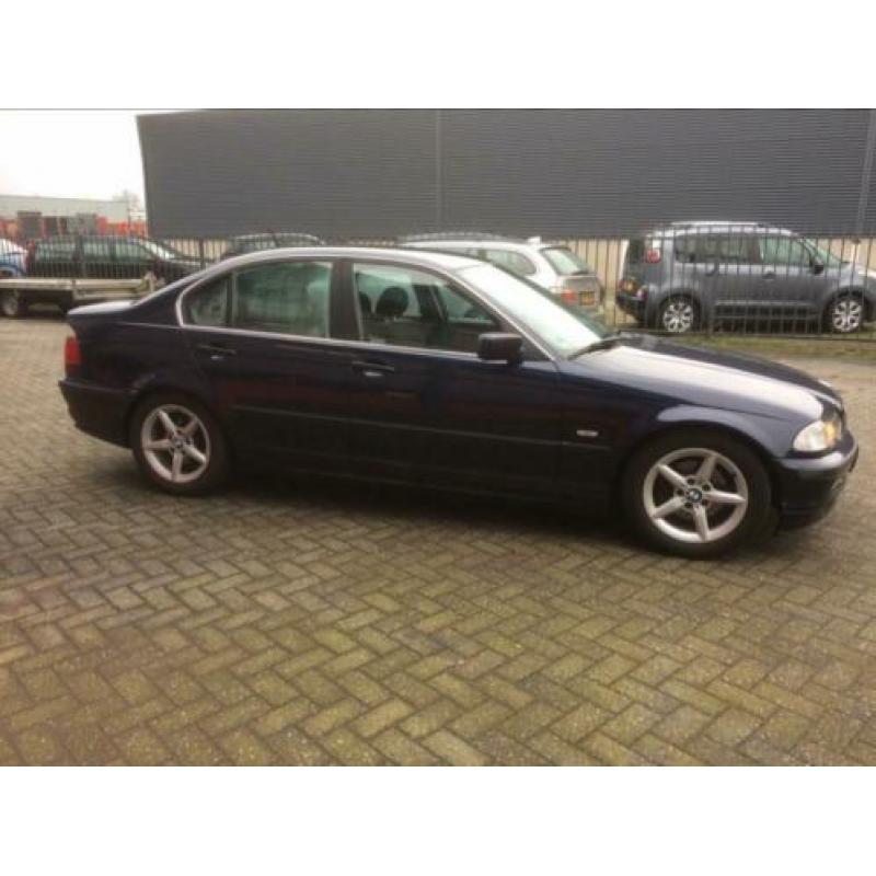 BMW 3-Serie 2.5 I 323 / 2000 Executive met Nwe APK!