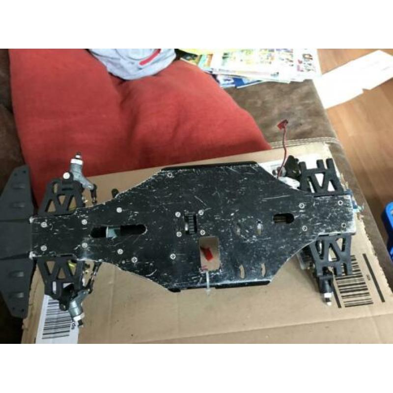 Rc auto onderdelen.