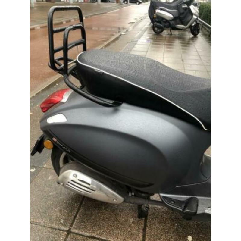 Vespa Sprint snorfiets