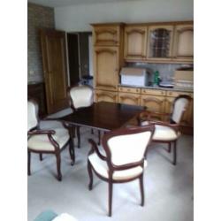 4 stoelen +tafel (iets apart)