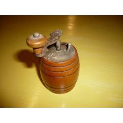 Mie18> oud peper molentje 9 cm hoog