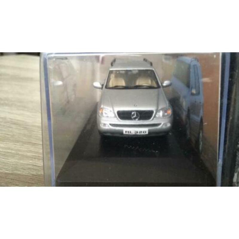 Mercedes benz 1:43 ML 320 2001