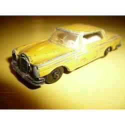 Mie18> oude efsi mercedes 250 se
