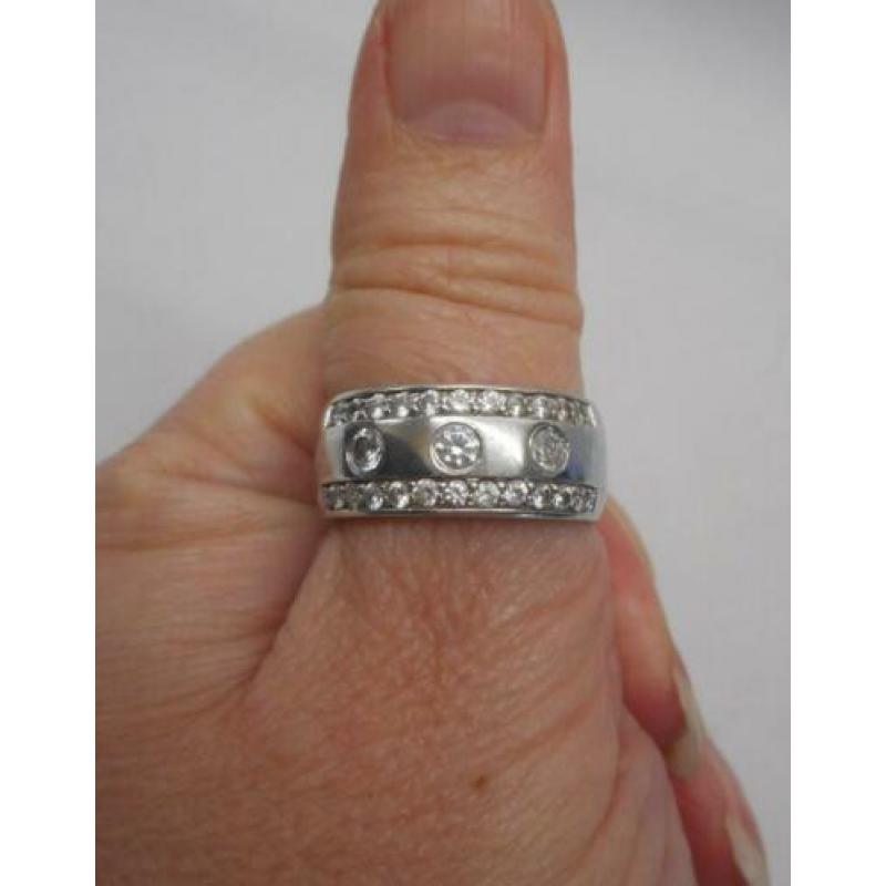 Zilveren Zinzi ring met stenen maat 18.25 nr.1689