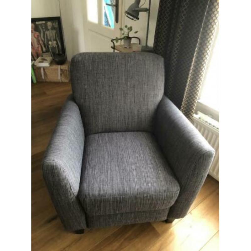 Bank met twee bijbehorende stoelen