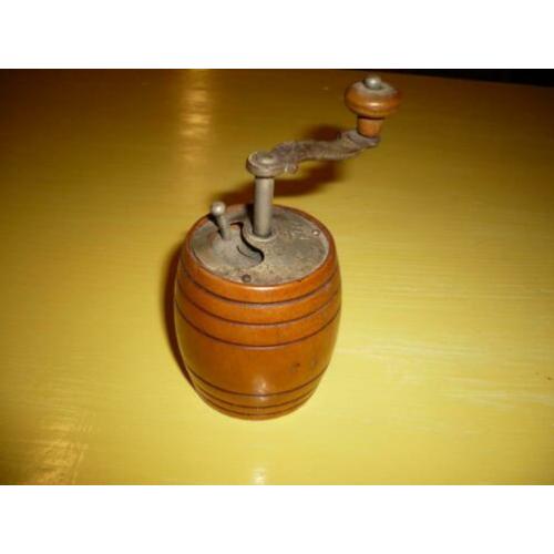 Mie18> oud peper molentje 9 cm hoog