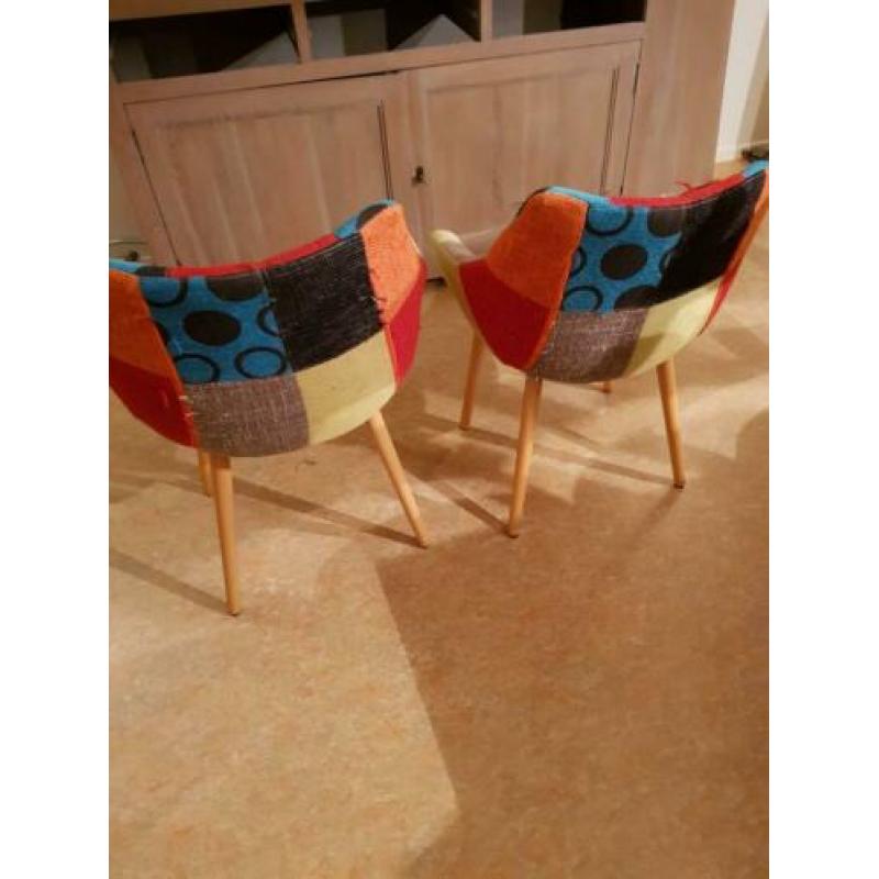 Kuipjes, kleine fauteuils, hippe kleuren,sterk metalen frame