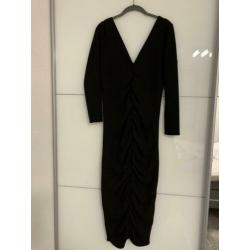 H&M zwarte midi jurk maat 42 V-hals en rug