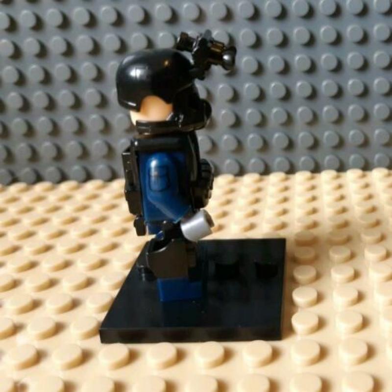 Lego alternative politie SWAT agent met veel wapens