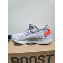 Yeezy tail light 43 1/3 MOET NU WEG