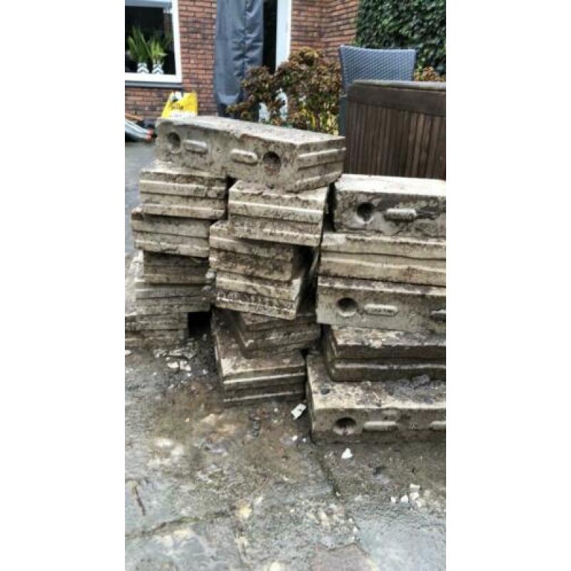 Gratis betontegels en betonblokken voor fundering