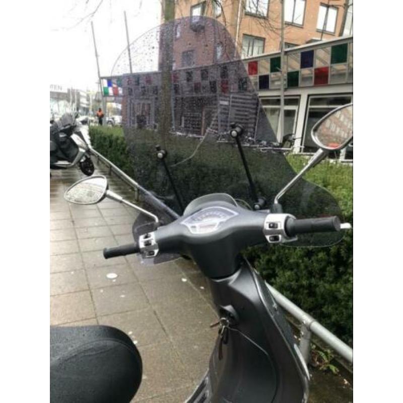 Vespa Sprint snorfiets