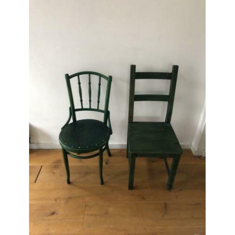 2 Schoolstoeltjes + 2 gratis stoelen