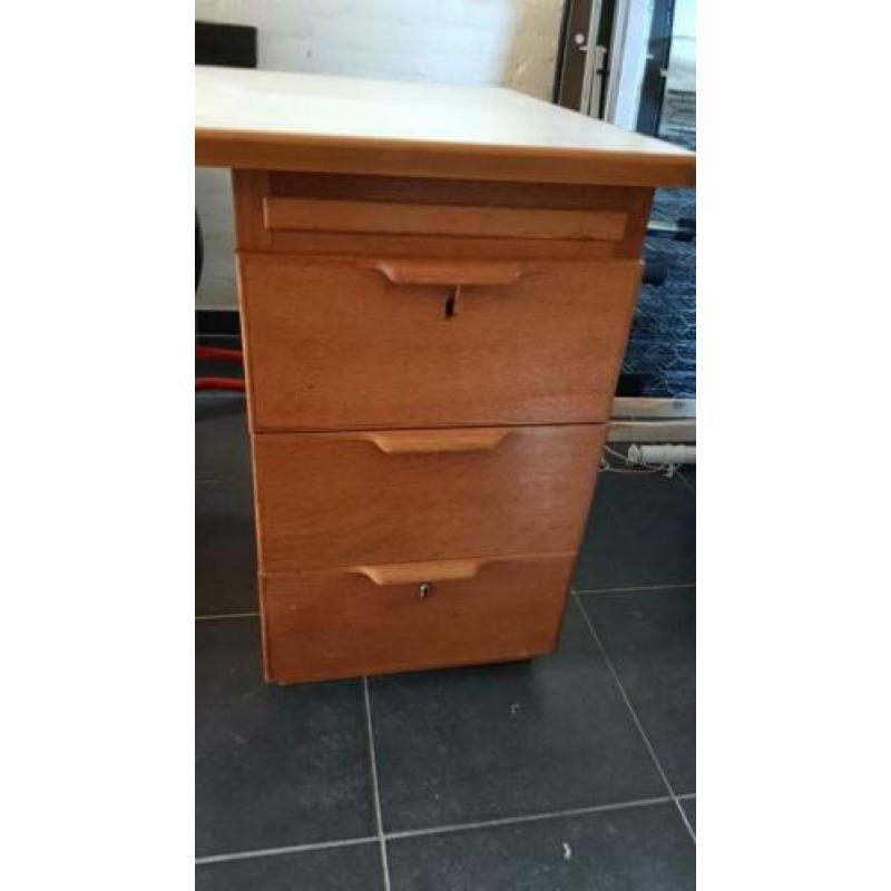 Oud zwaar Philips bureau (antiek) uit 1958
