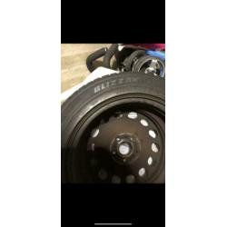 Winterbanden met velgen volkswagen