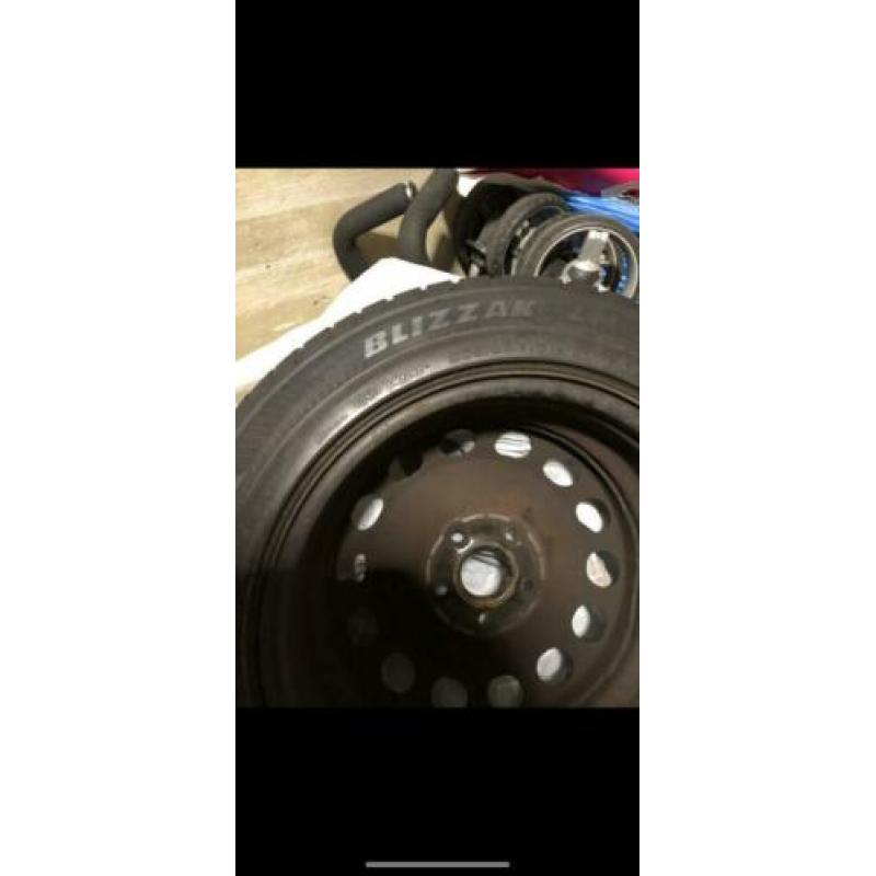 Winterbanden met velgen volkswagen