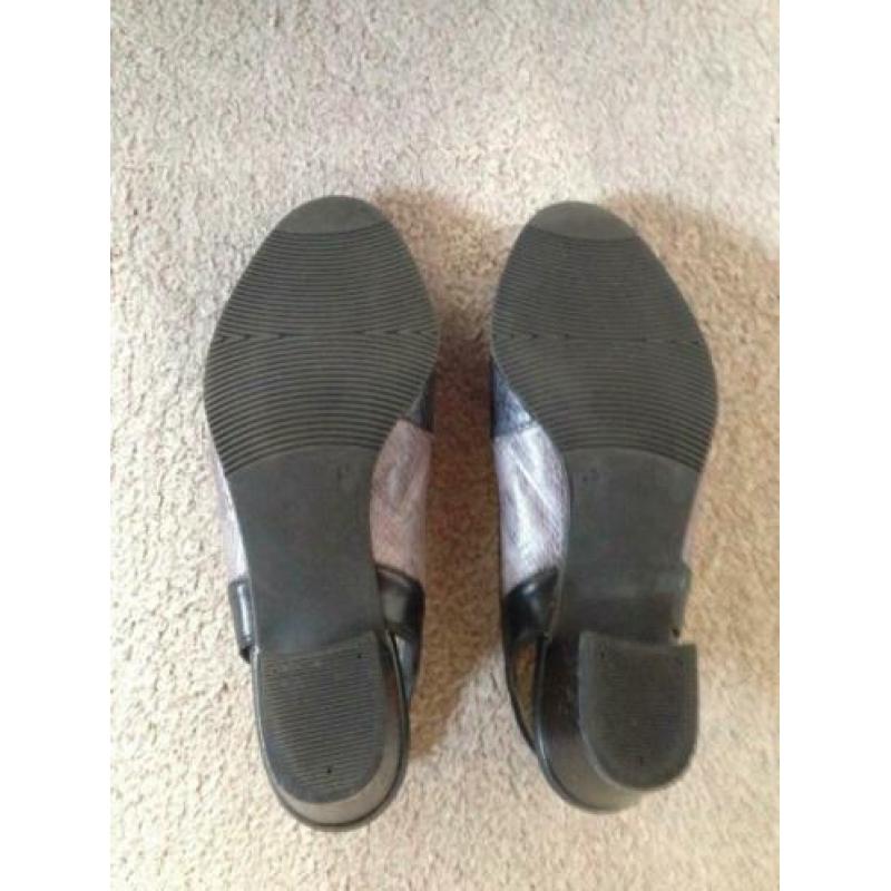 Schoenen: blauwe dames schoen met lage hak. ARA. Maat 37,5