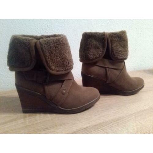 Mooie leren suede enkelslaarsjes, kleur bruin, merk TANGO.