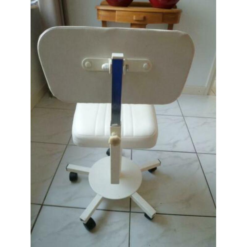 Witte pedicure/manicure/schoonheidspecialist stoel
