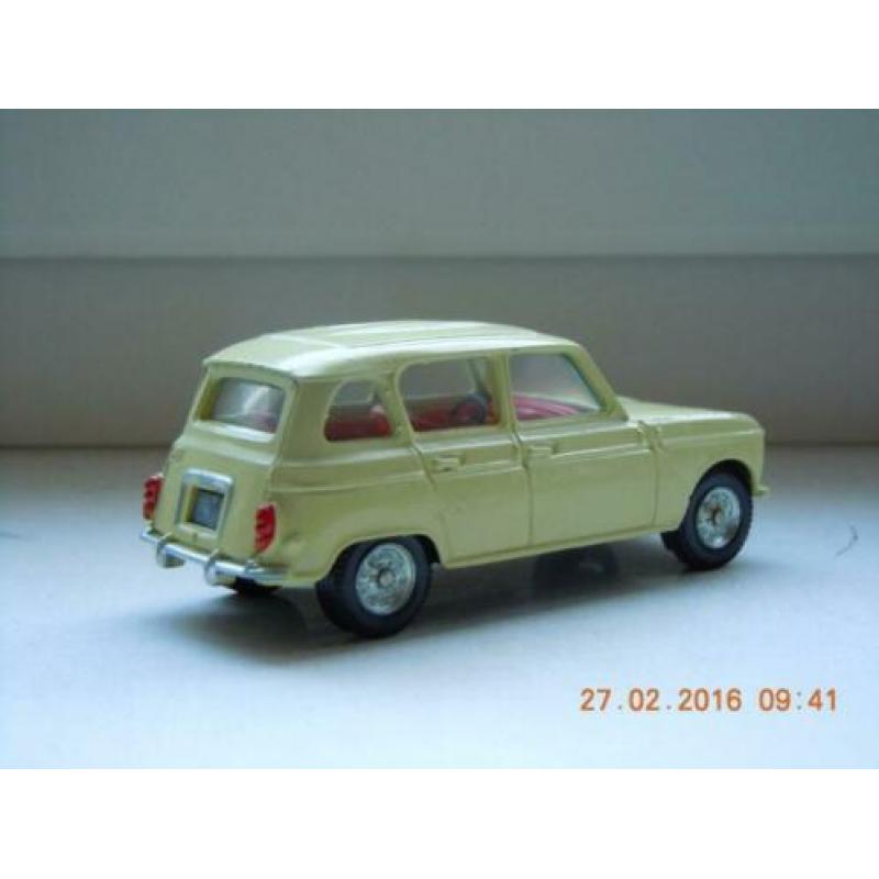 Renault 4. Model van het merk pilen. Model nieuwstaat.