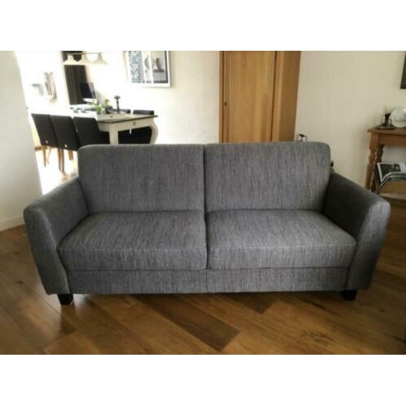 Bank met twee bijbehorende stoelen