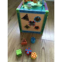 Houten speelkubus, activiteitenkubus