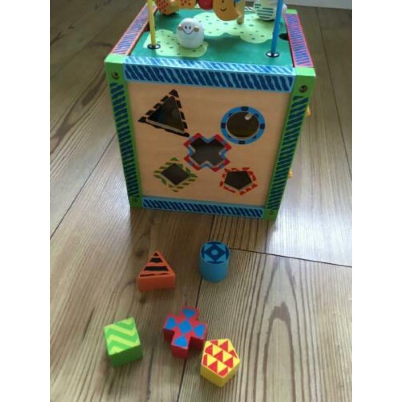 Houten speelkubus, activiteitenkubus