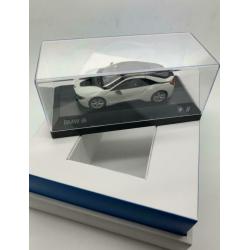 BMW i8 “Wit” luxe doos 1:43