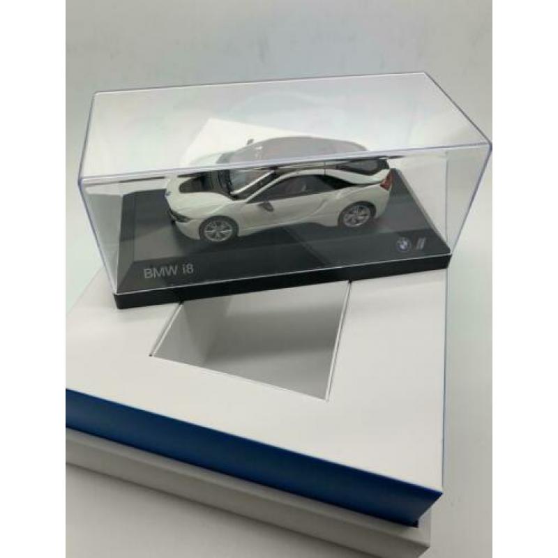 BMW i8 “Wit” luxe doos 1:43