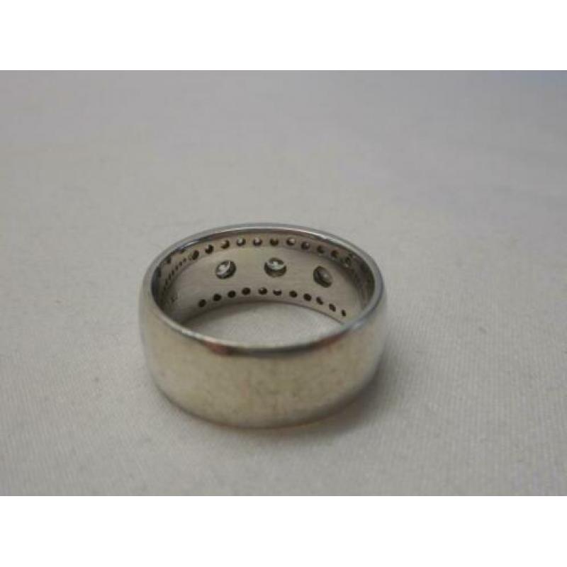 Zilveren Zinzi ring met stenen maat 18.25 nr.1689