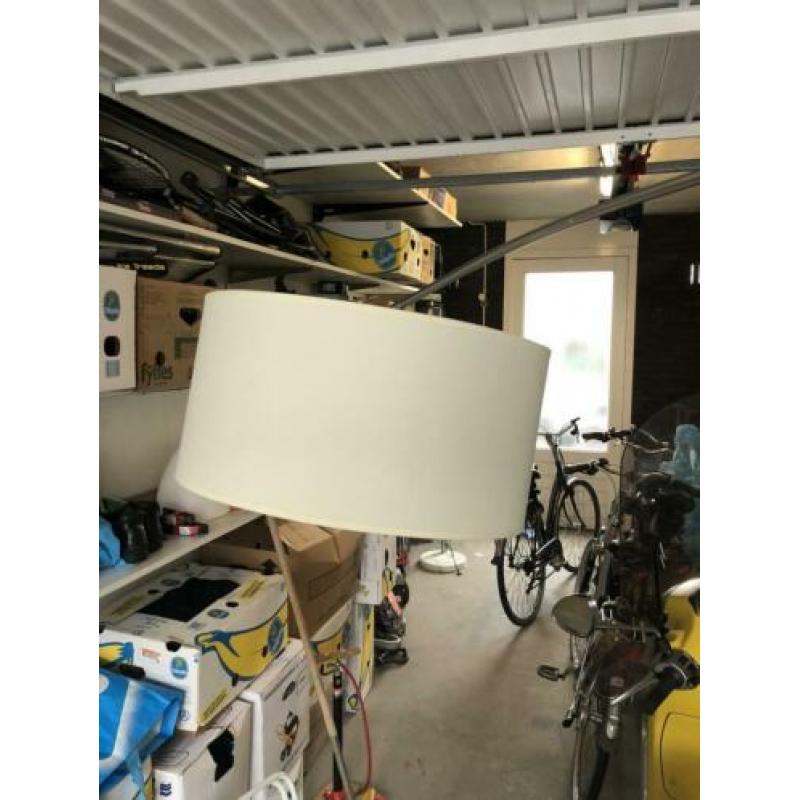 Een bijzondere staan lamp.