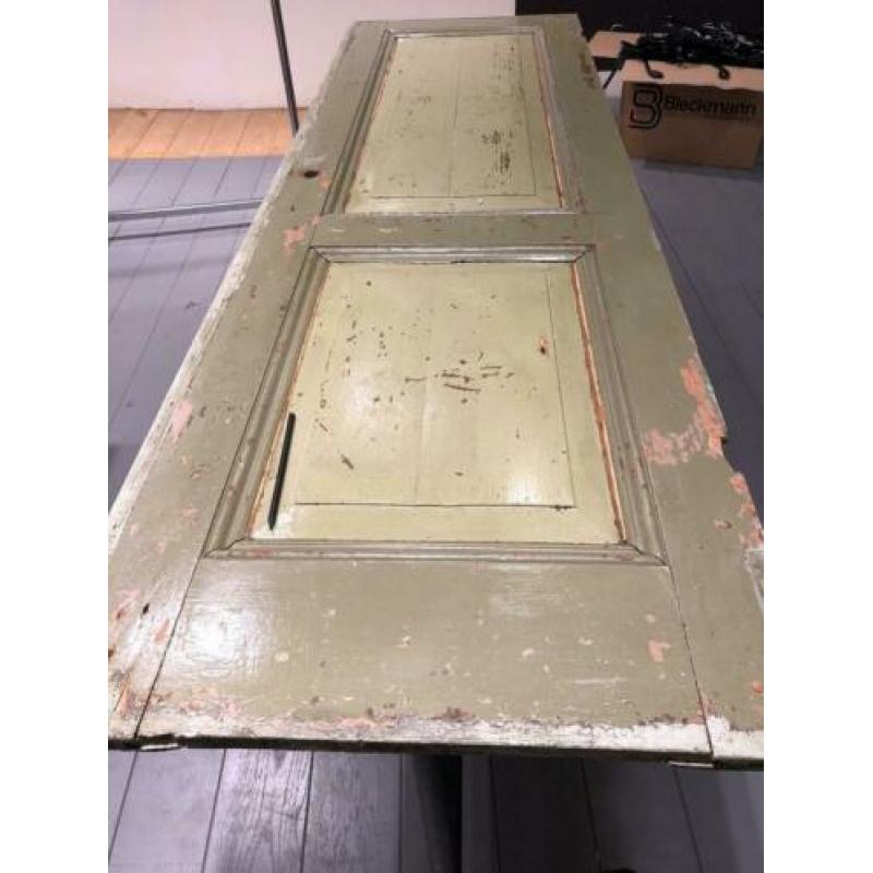 Tafel van oude deur met stalen onderframe 2 stuks €100,- pst