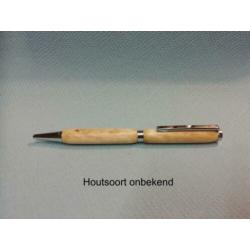 Handgemaakte houten balpennen.