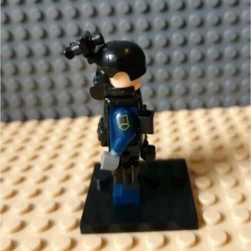Lego alternative politie SWAT agent met veel wapens
