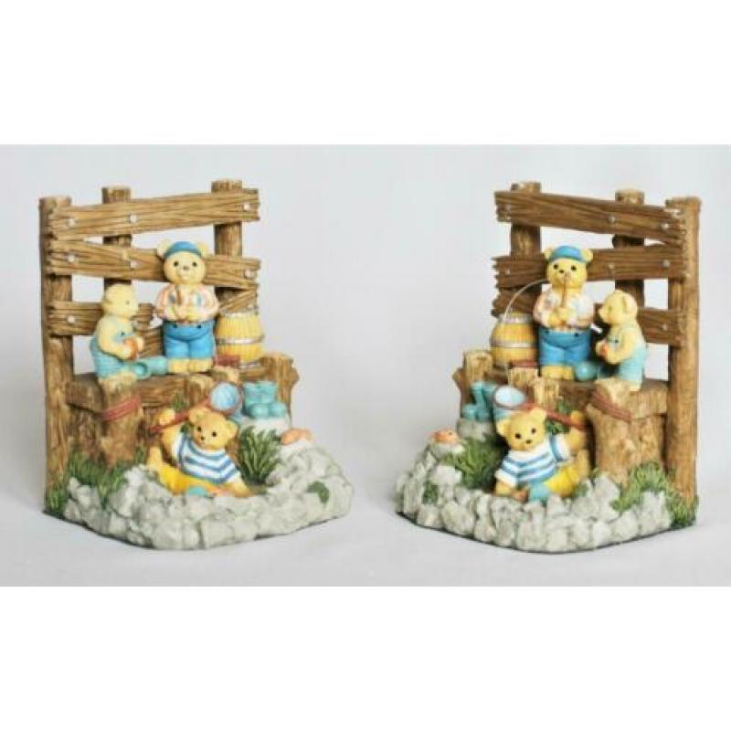 *Kinderboekensteunen met vissende beren ,in mooie staat.