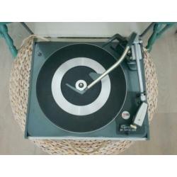 Vintage Garrard AT6 MK2 platenspeler.