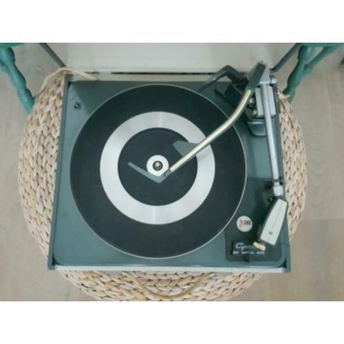 Vintage Garrard AT6 MK2 platenspeler.