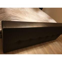 2 persoons boxspring incl bijbehorende nachtkastjes