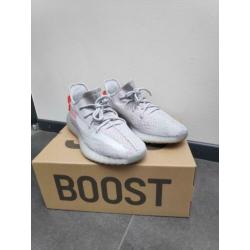 Yeezy tail light 43 1/3 MOET NU WEG