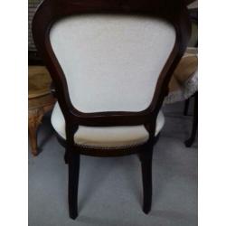 4 stoelen +tafel (iets apart)