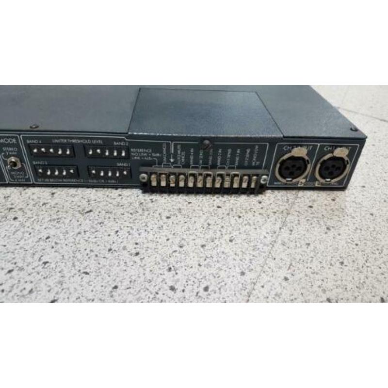 BSS fds360 digital frequency crossover