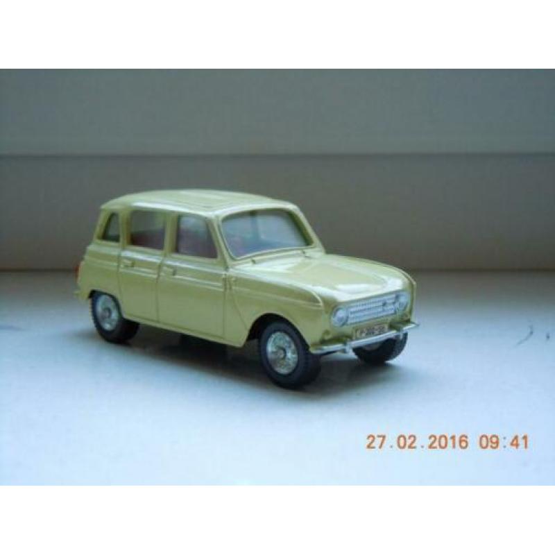 Renault 4. Model van het merk pilen. Model nieuwstaat.