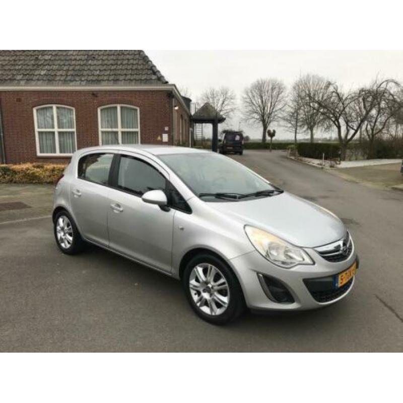 Opel Corsa 1.2-16V Cosmo 5 DEURS AIRCO