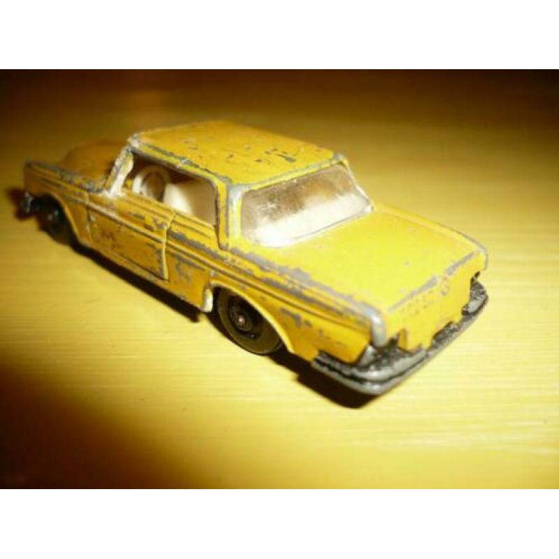 Mie18> oude efsi mercedes 250 se