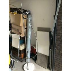 Een bijzondere staan lamp.
