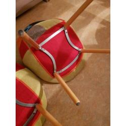 Kuipjes, kleine fauteuils, hippe kleuren,sterk metalen frame